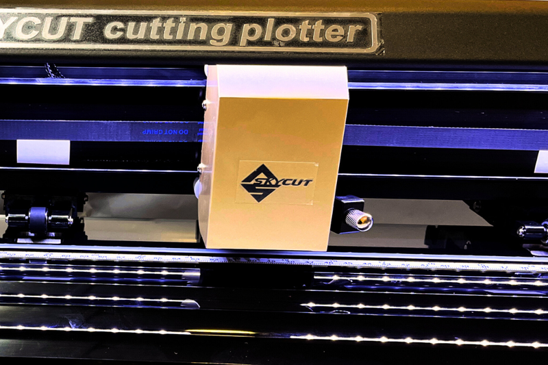 Vinyl Cutting Plotter Machine | VH24 Best Vinyl Cutter | Radium Sticker Cutting, Retro Cutting thumbnail 2