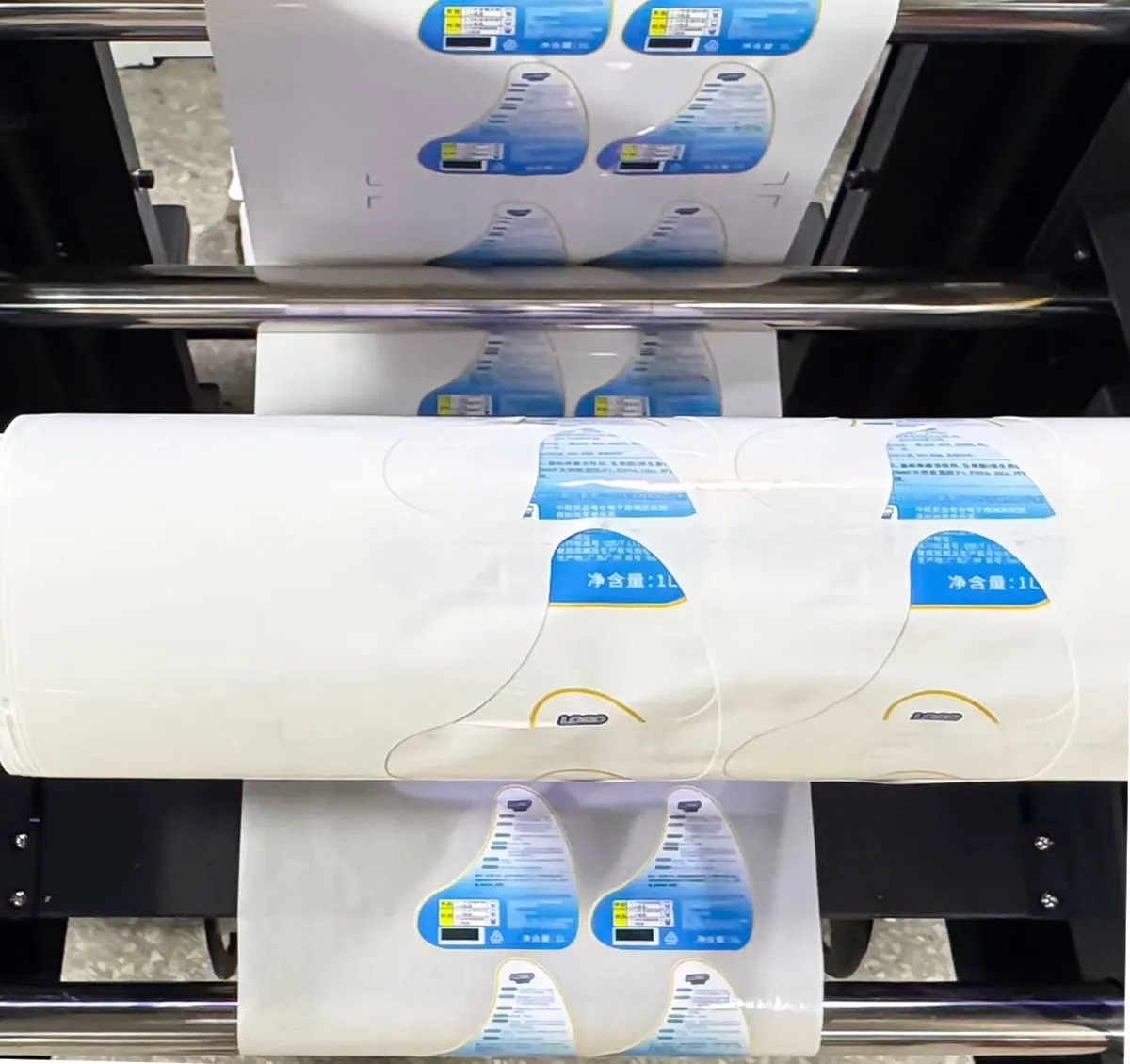 JDJ 330 Roll to Roll Cutting Plotter | Sticker & Label Cutter thumbnail 2
